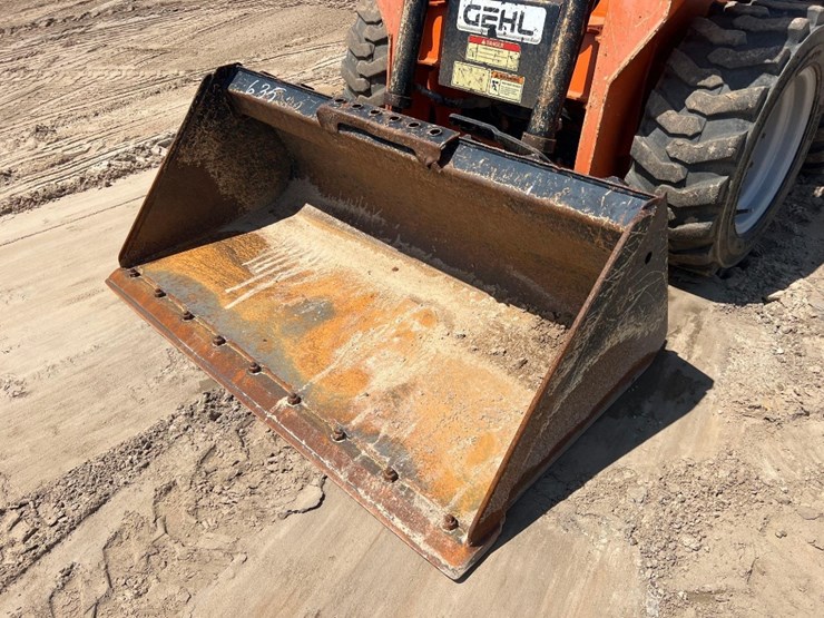 2019-gehl-r105-image-14
