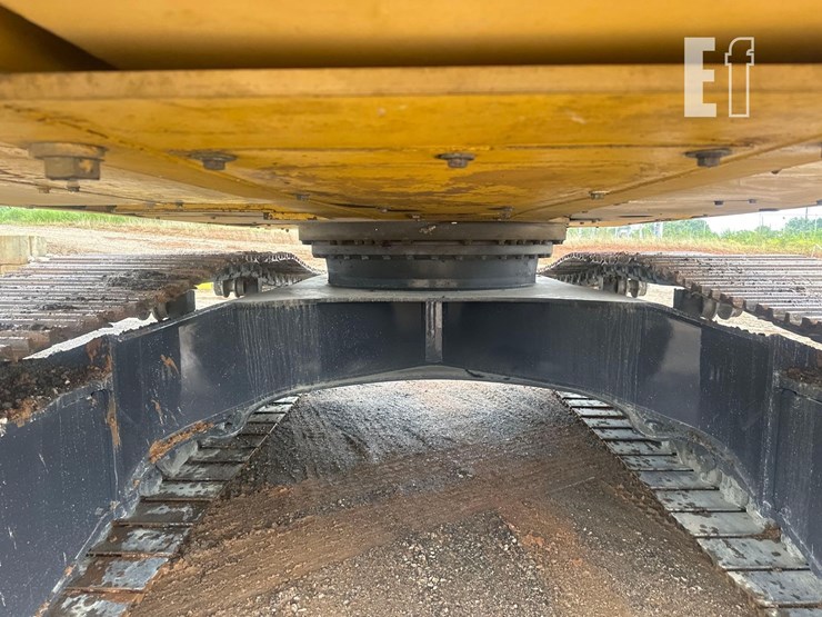 2022-komatsu-pc210-lc-11-image-22