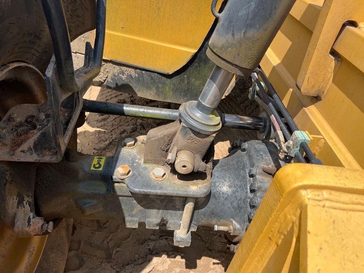 2015-caterpillar-tl1055c-image-12
