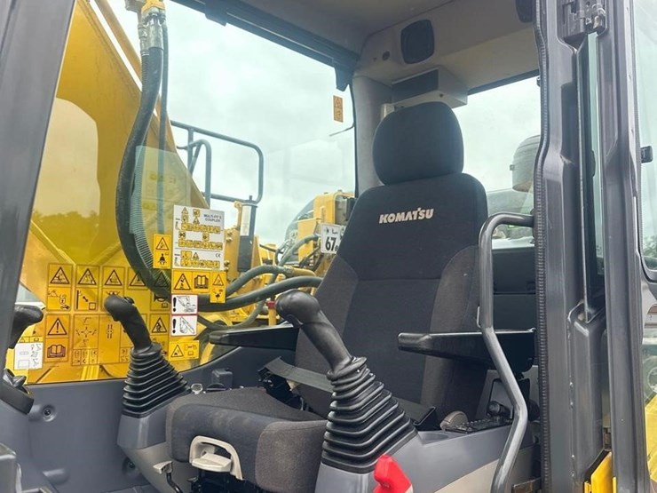 2022-komatsu-pc210-lc-11-image-28