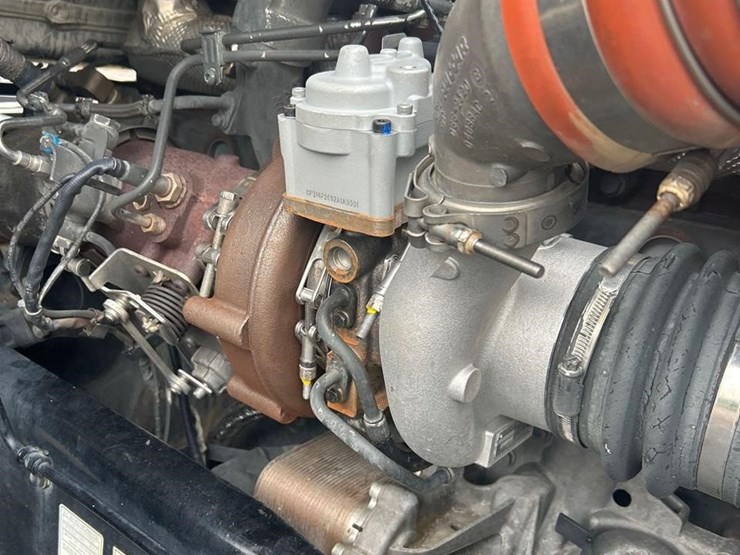 2018-peterbilt-567-image-55