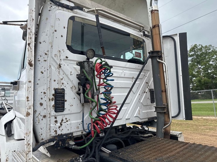 2016-international-prostar-image-17