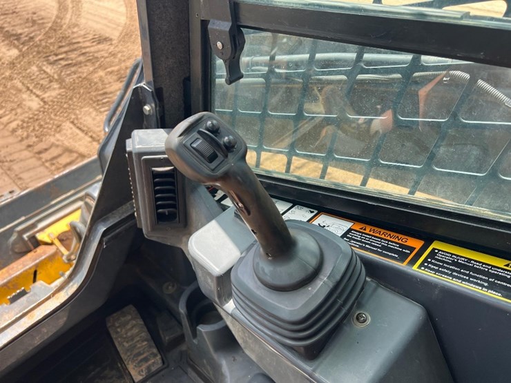 2020-deere-333g-image-26