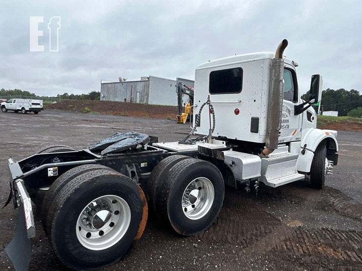 2018-peterbilt-567-image-4