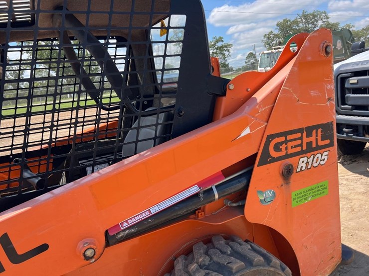 2019-gehl-r105-image-16