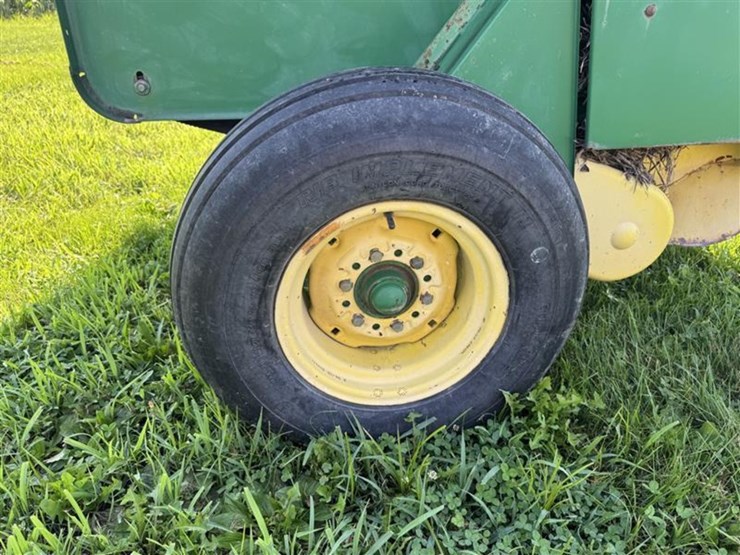 1990-john-deere-335-image-23