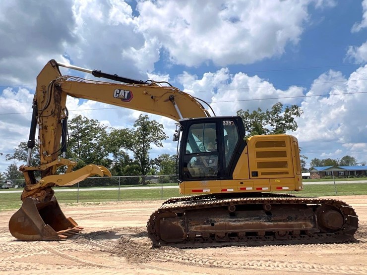 2022-caterpillar-335-image-1