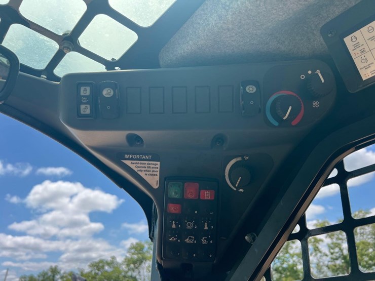 2023-deere-317g-image-30
