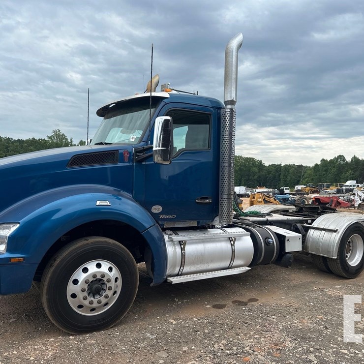 2015 KENWORTH T880