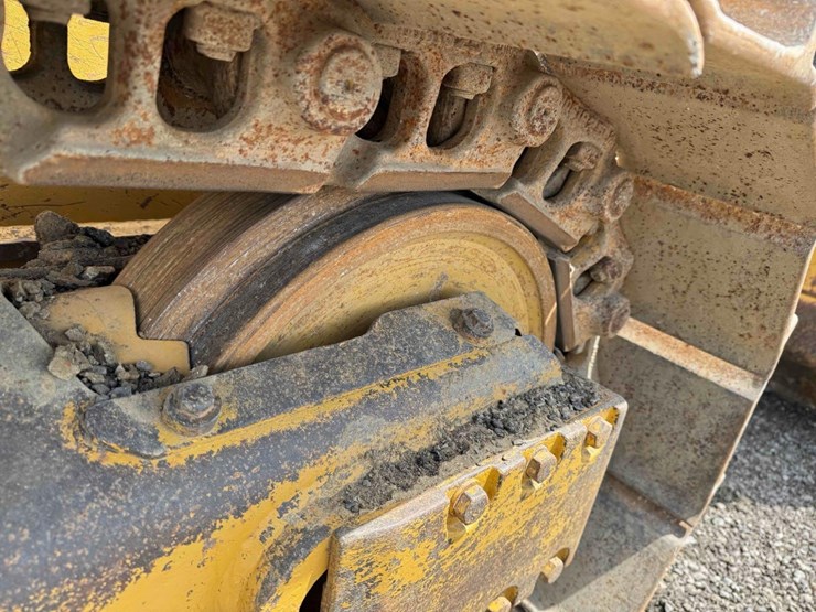 2016-caterpillar-d6k-image-34
