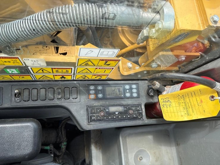 2020-caterpillar-326fl-image-41