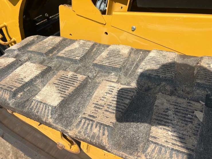 2023-caterpillar-299d3-image-25