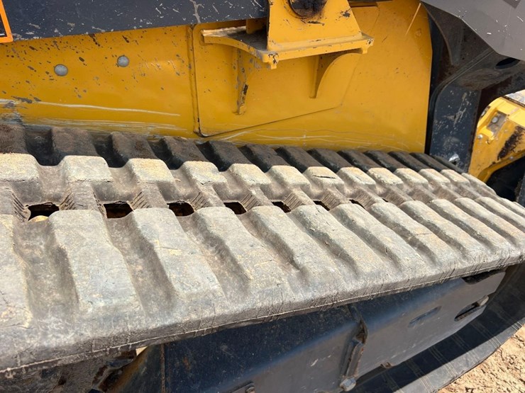 2023-deere-317g-image-22