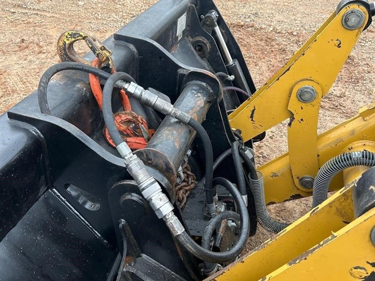 2018-caterpillar-420f2-it-image-8
