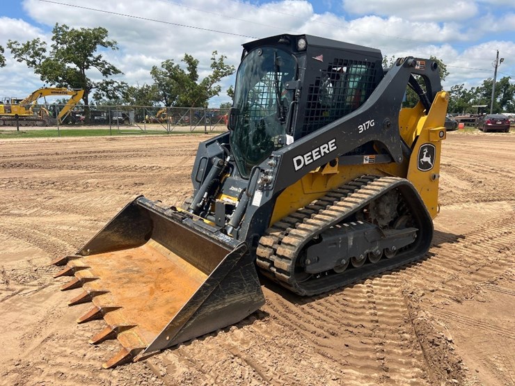 2023-deere-317g-image-8