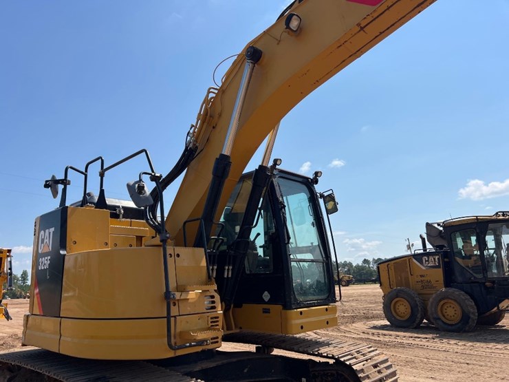 caterpillar-325fl-image-26