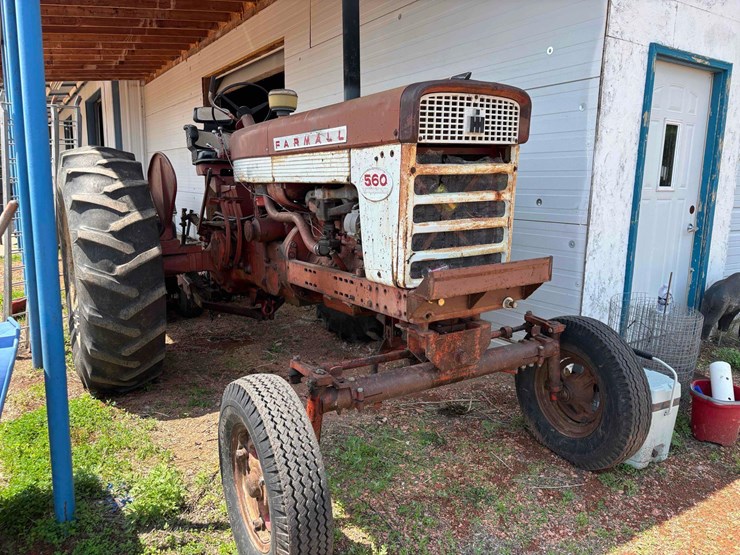 farmall-560-tractor-image-1