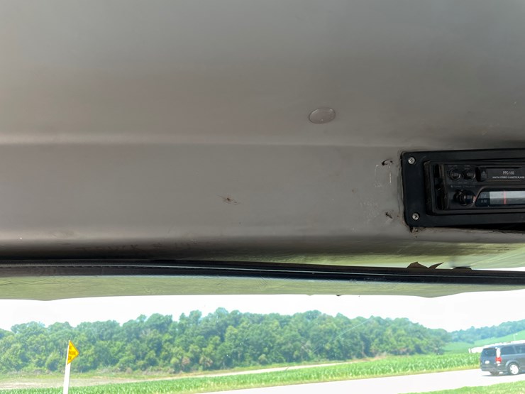 #1013-•-1992-freightliner-cummins-(has-mn-title)-image-91