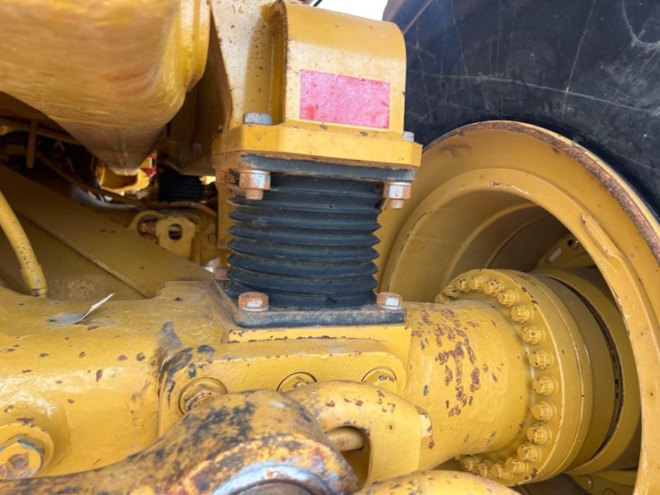 2014-caterpillar-740b-image-22