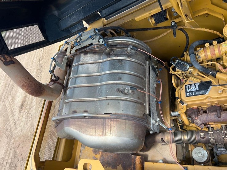 2015-caterpillar-326fl-image-21
