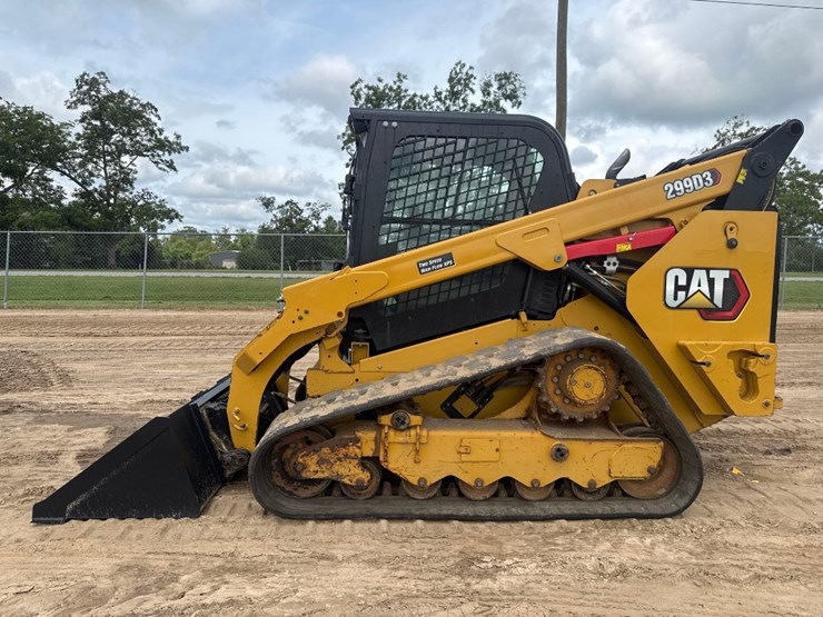 2022-caterpillar-299d3-image-1