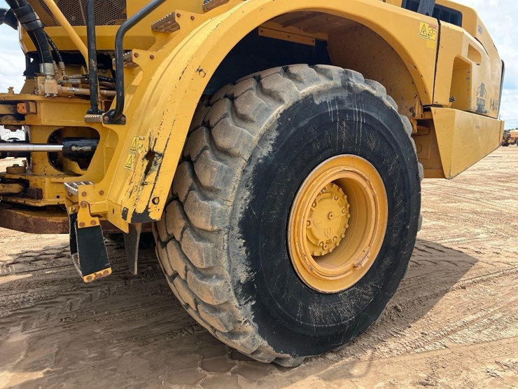 2014-caterpillar-740b-image-29