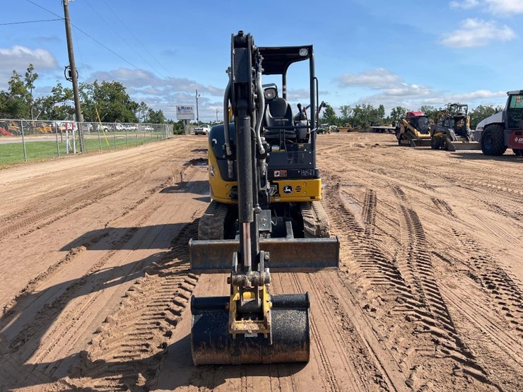2023-deere-30g-image-7