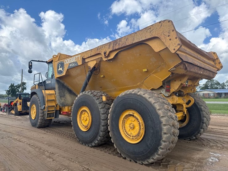 2021-deere-410e-image-8