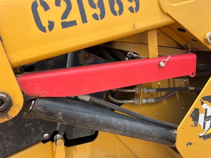 2015-caterpillar-259d-image-12