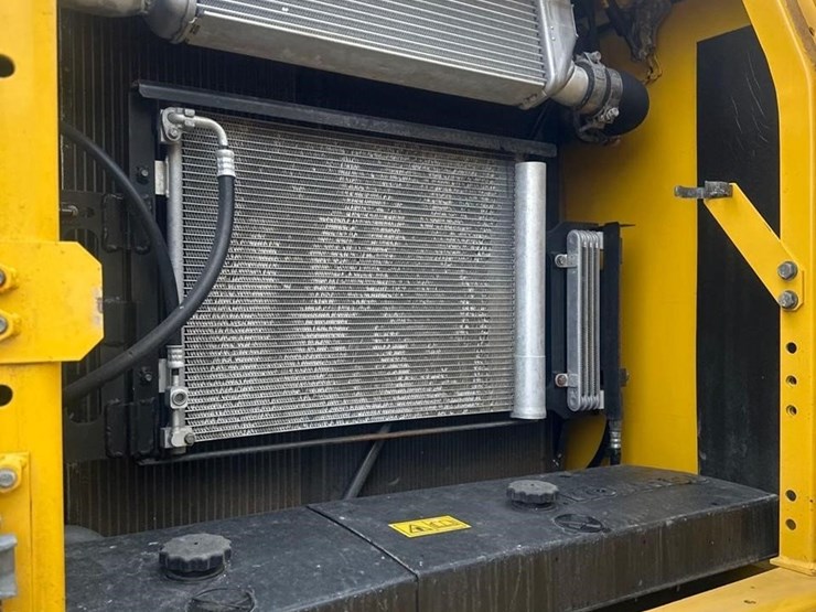 2022-komatsu-pc210-lc-11-image-20
