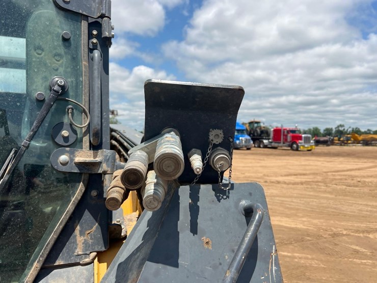 2012-deere-333d-image-11