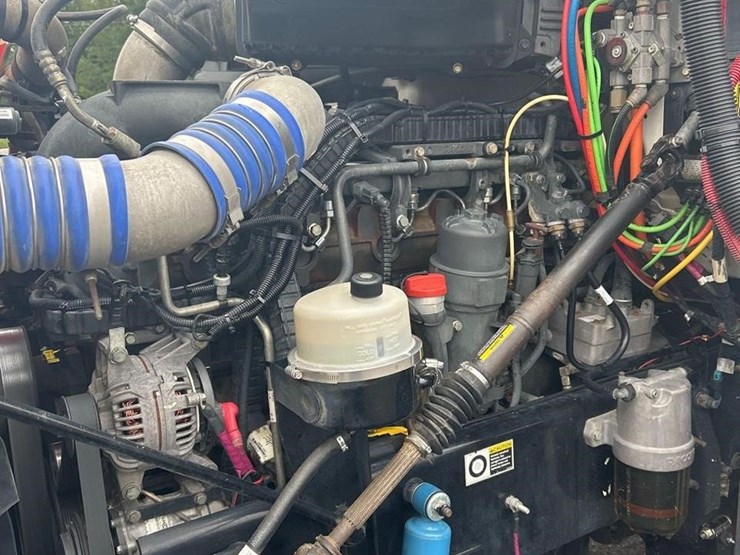 2018-peterbilt-567-image-49