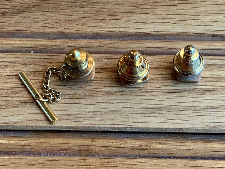 (3)-john-deere-pins-+-tie-pin-image-2