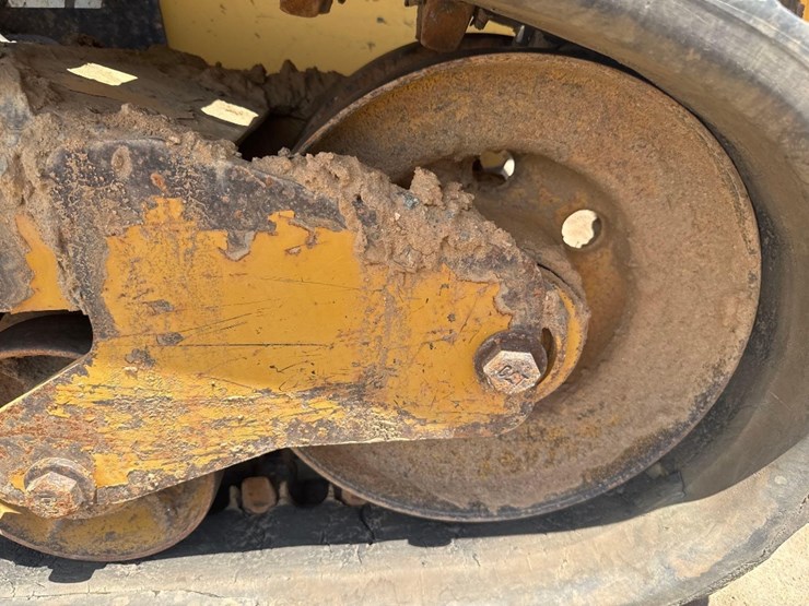 2011-caterpillar-259b3-image-14