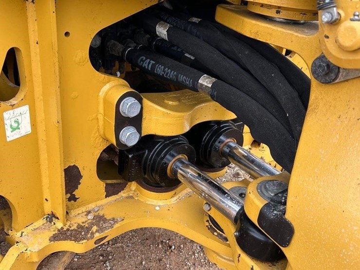 2018-caterpillar-420f2-it-image-32