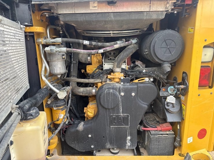 2022-caterpillar-299d3-image-19