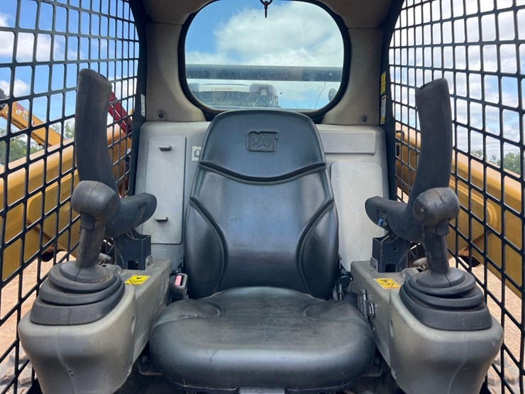 2015-caterpillar-259d-image-26
