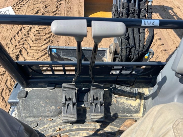 2023-deere-30g-image-36