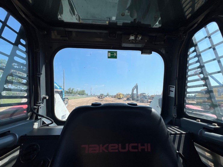 2016-takeuchi-tl8-image-31