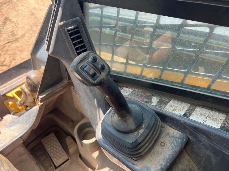 2012-deere-333d-image-25