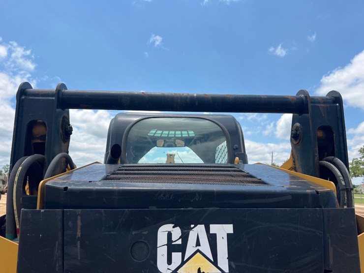 2015-caterpillar-259d-image-13