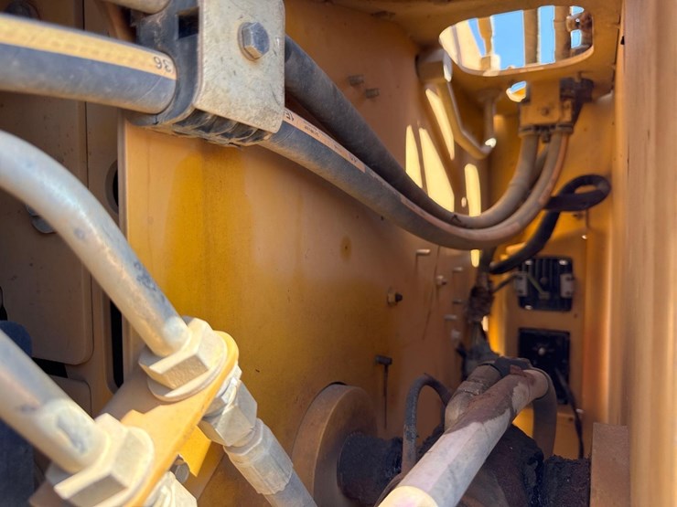 2020-caterpillar-279d3-image-15