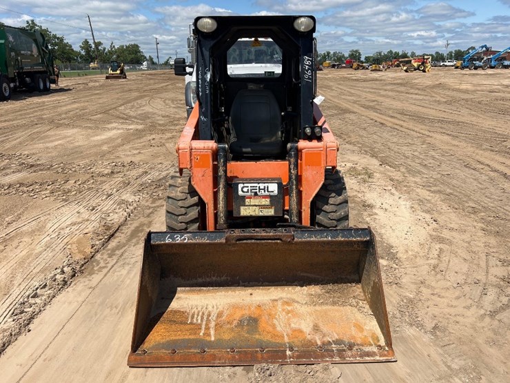 2019-gehl-r105-image-7