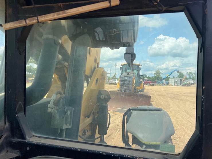 2015-caterpillar-tl1055c-image-38