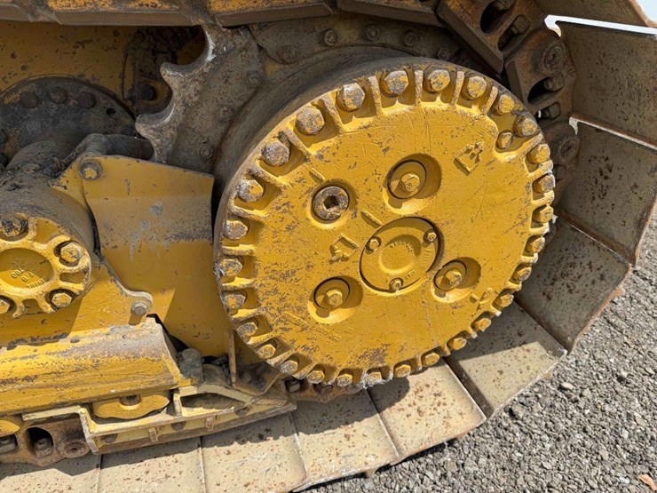2016-caterpillar-d6k-image-57