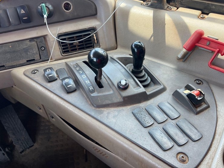 2012-volvo-a40f-image-30