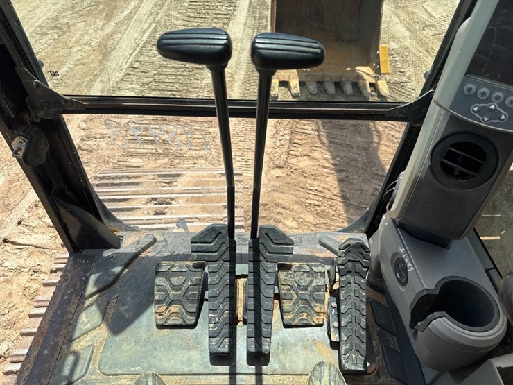 2015-caterpillar-336fl-image-35