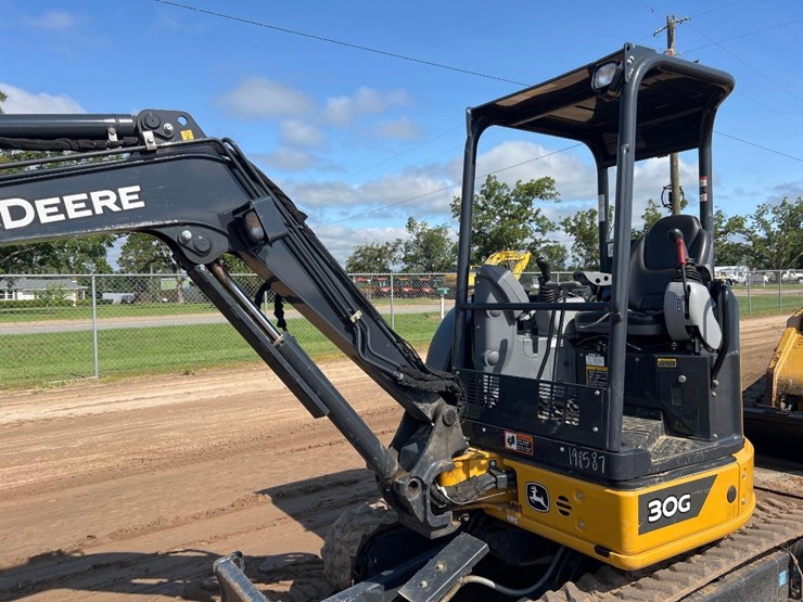 2023-deere-30g-image-22