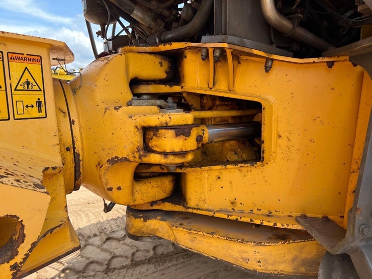 2012-volvo-a40f-image-16
