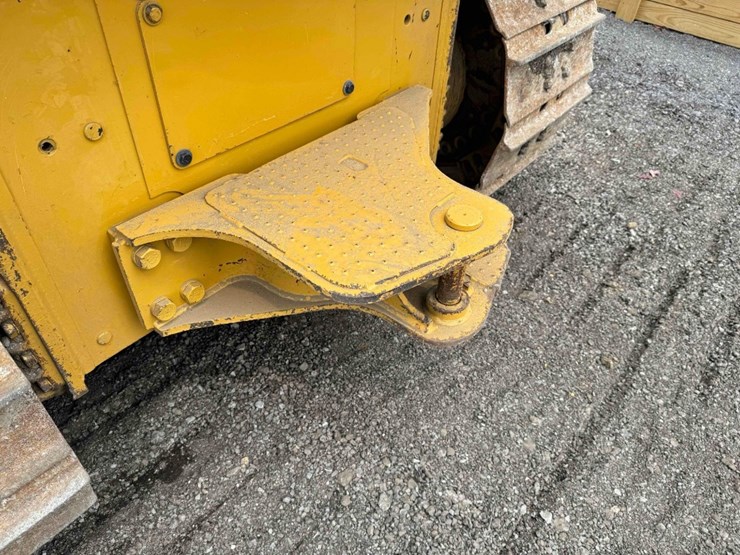 2016-caterpillar-d6k-image-50